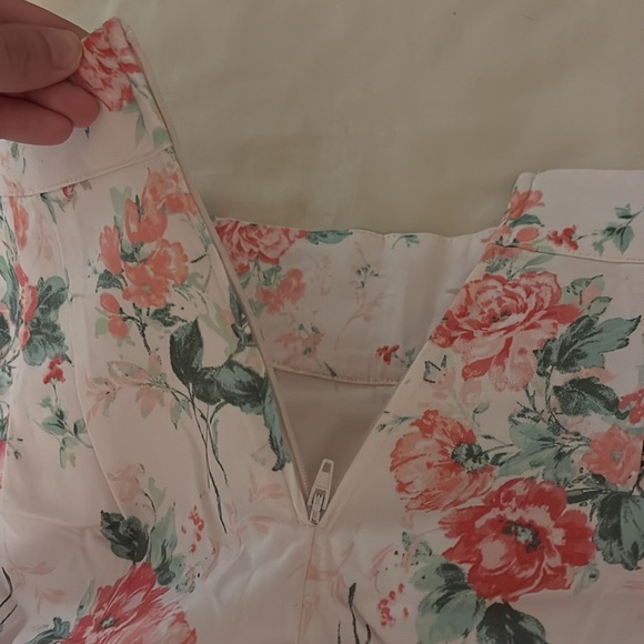 Francesca’s floral pleated shorts - Picture 5 of 6